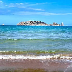 https://camping-la-sirena.catalonia-hotels.com